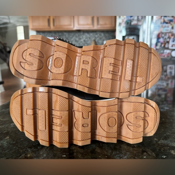 SOREL Kinetic Conquest Sneaker size 7 Black - Picture 8 of 16